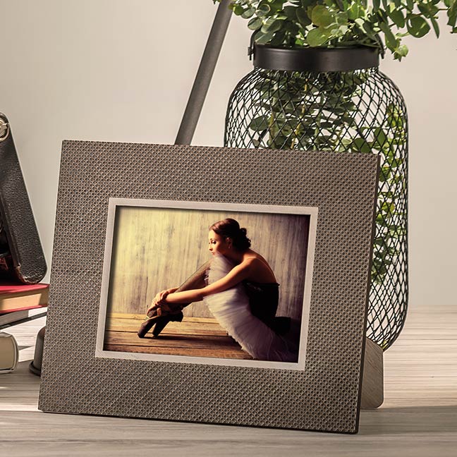 VES porta foto moderni in legno inciso fatti in italia