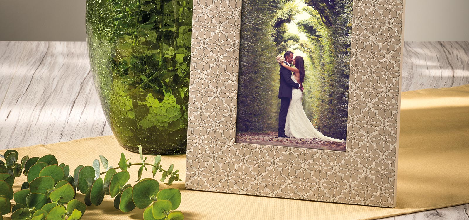 VES fine objects cornici portafoto in legno inciso