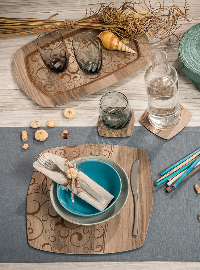 Articoli per decorare la tavola VES sottopiatti sottobicchieri e vassoi in legno e bicchieri in vetro fatti in italia