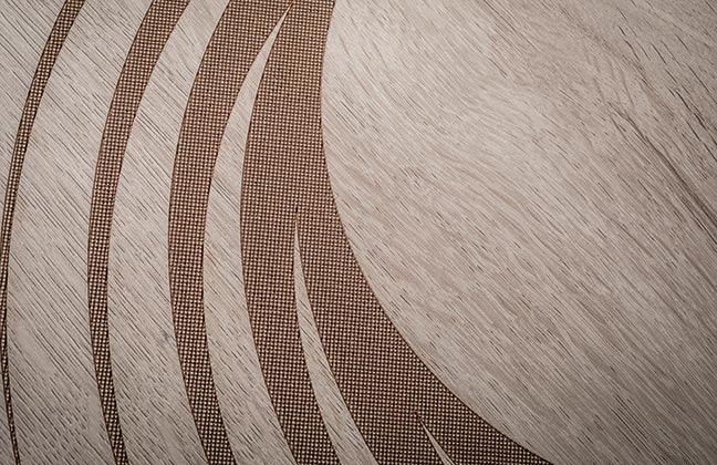 Sottopiatto in legno inciso decorato made in italy VES