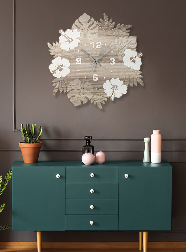 VES orologio da parete in legno inciso forma sagomata motivo fiori hawaii made in italy