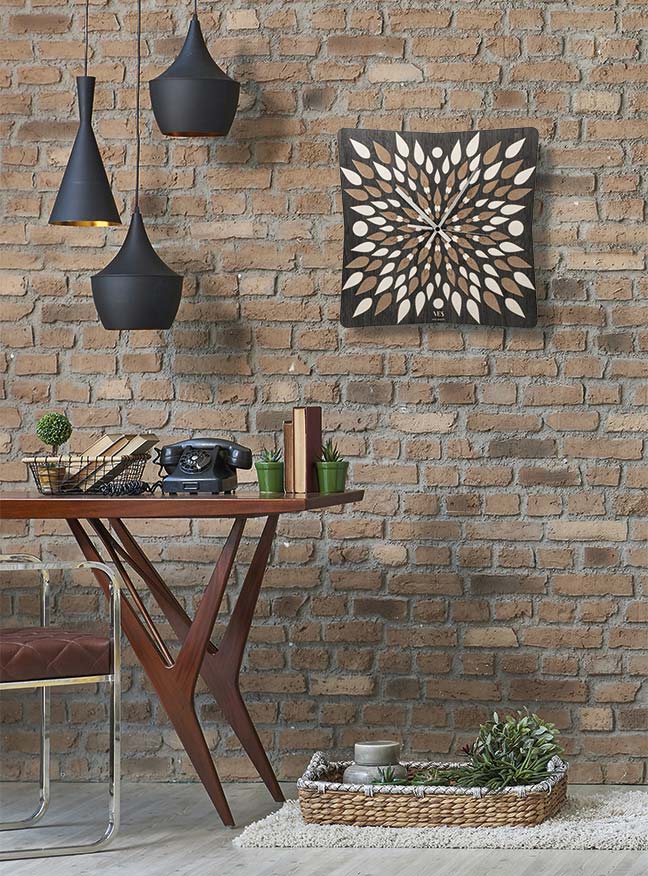 VES orologio da parete in legno inciso design di forma quadrata made in italy