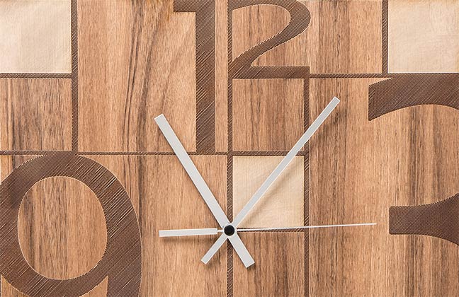 Orologio da parete quadrato VES in legno inciso design mondrian made in italy