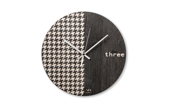 VES orologio da parete in legno inciso di forma rotonda con motivo pied de poule made in italy
