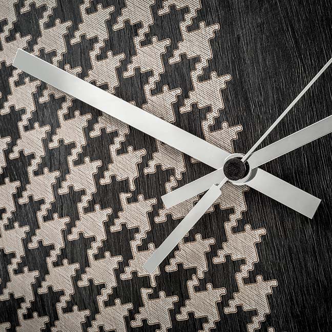 Orologio da parete VES in legno inciso design moderno pied de poule made in italy