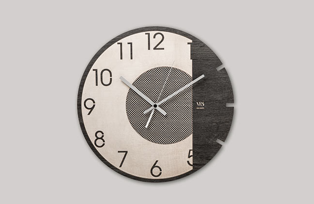 Orologi da parete in legno inciso moderni di forma rotonda VES fatti in italia
