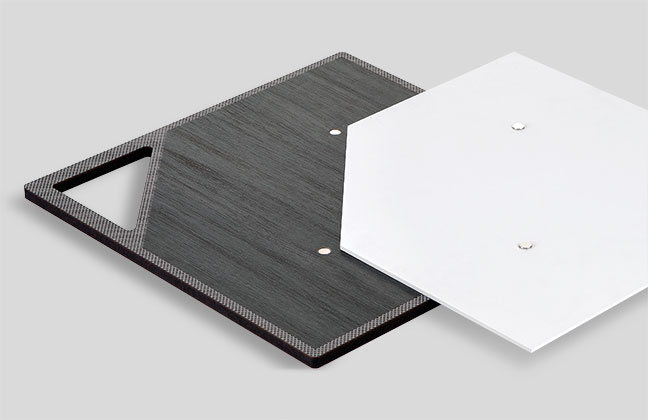 VES tagliere quadrato design moderno in Krion K-Life e base in legno inciso made in italy